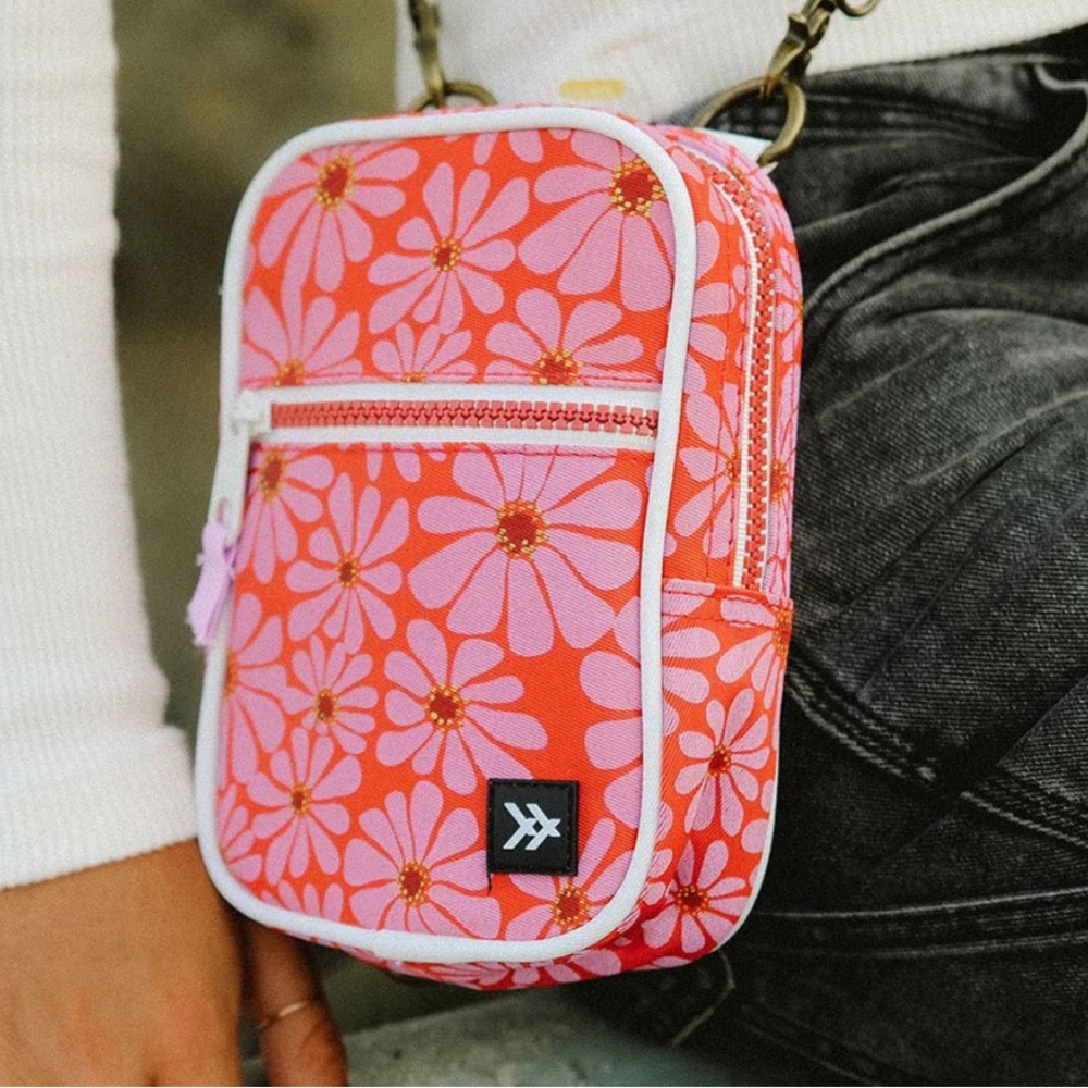 THREADS crossbody bag!